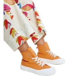 Sneakers alte arancioni di Vinka arancia