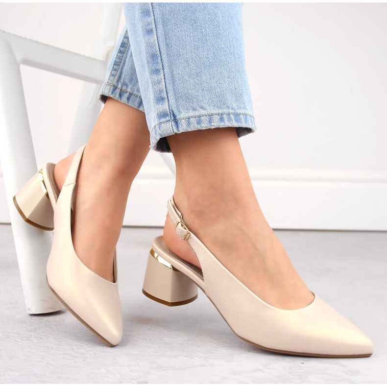 Sandali eleganti da donna beige con punta intera e perle Sergio Leone SK175