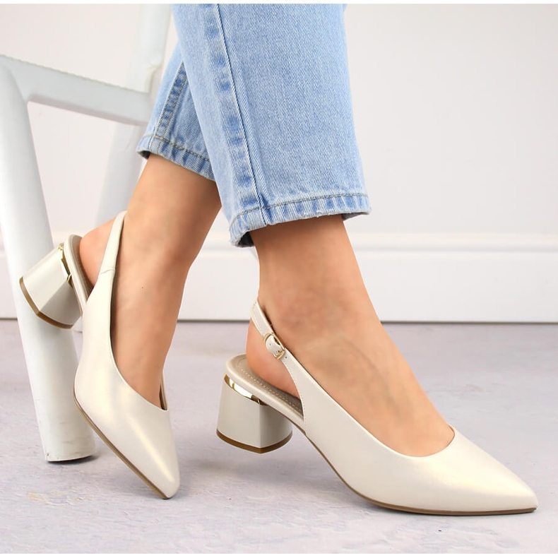 Sandali eleganti da donna con punta intera e perle Sergio Leone SK175 beige