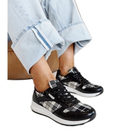 Scarpe in pelle nera con fibbia decorativa nero