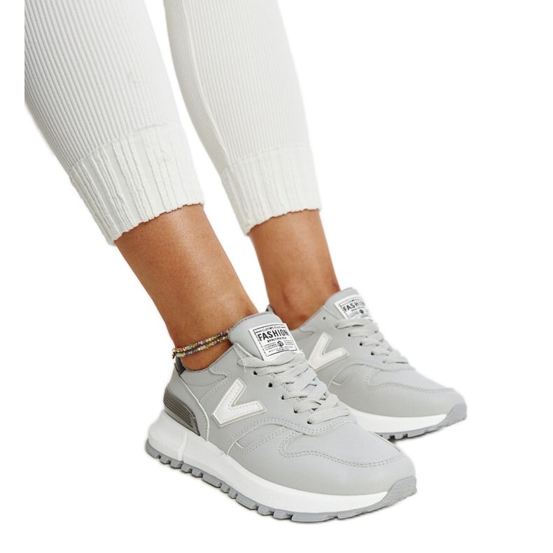 Sneaker grigie con suola Cettina più spessa grigio