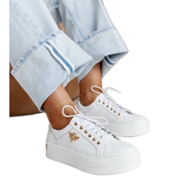 Scarpe in pelle bianca con fibbia decorativa
