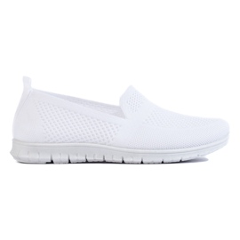 Indossare scarpe da ginnastica bianche bianco