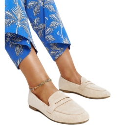 Mocassini beige chiaro realizzati in eco-camoscio Hennie