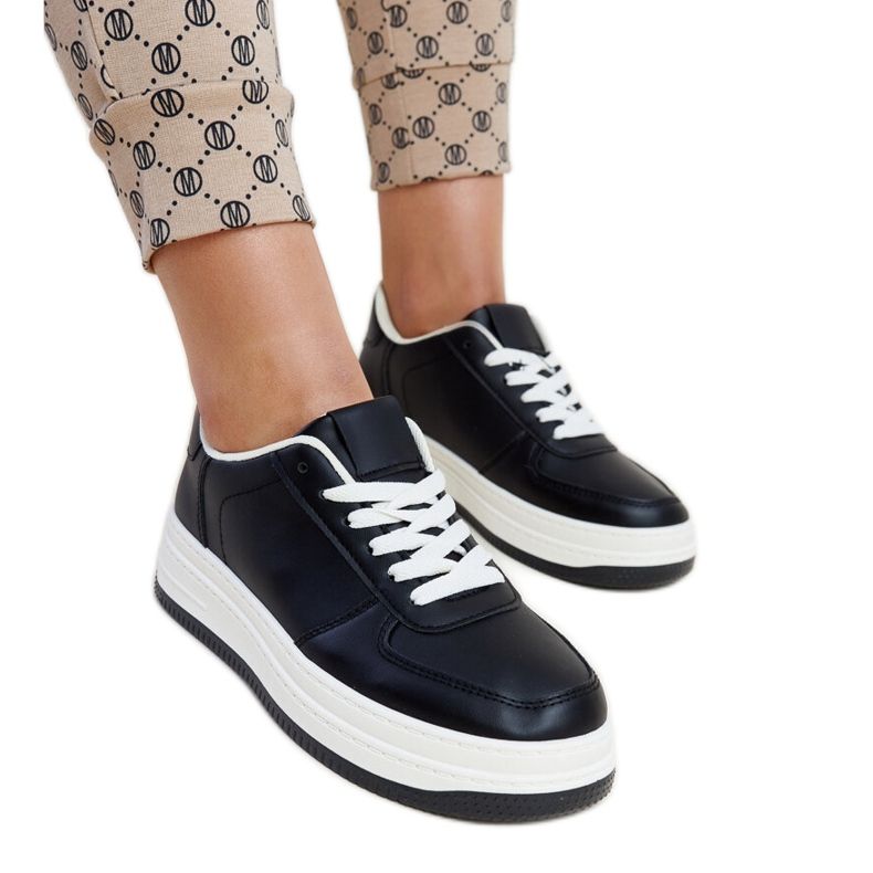Sneakers nere sulla piattaforma Cvita nero