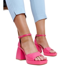 Sandali con tacco rosa scuro di Vesna