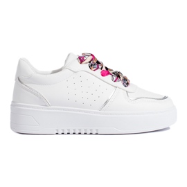 Sneakers bianche da donna legate con un nastro bianco