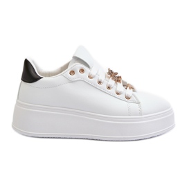 Sneakers da donna con plateau e spille in ecopelle, cavisa bianca