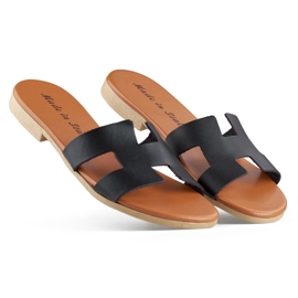 Pantofole da donna nere realizzate in pelle naturale nero