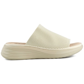 Infradito da donna beige morbide su plateau con tomaia a calzino