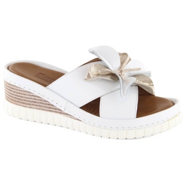 Comode pantofole da donna con zeppa in pelle con fiore, bianche Artiker 54C0537 bianca