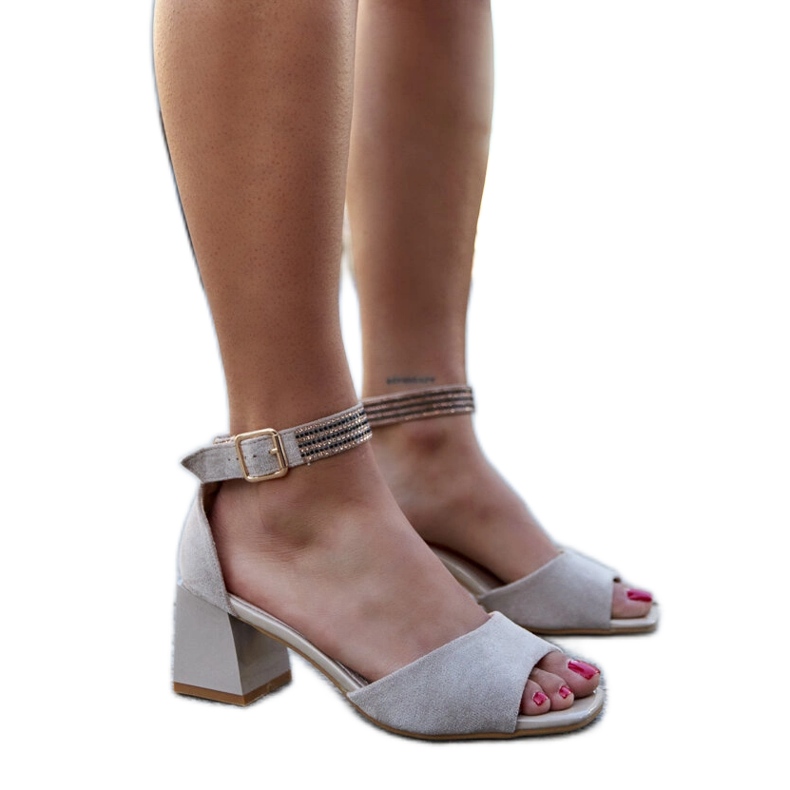 Sandali con tacco in vernice Athir beige