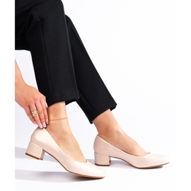 Eleganti décolleté con perle e tacco basso di Sergio Leone beige