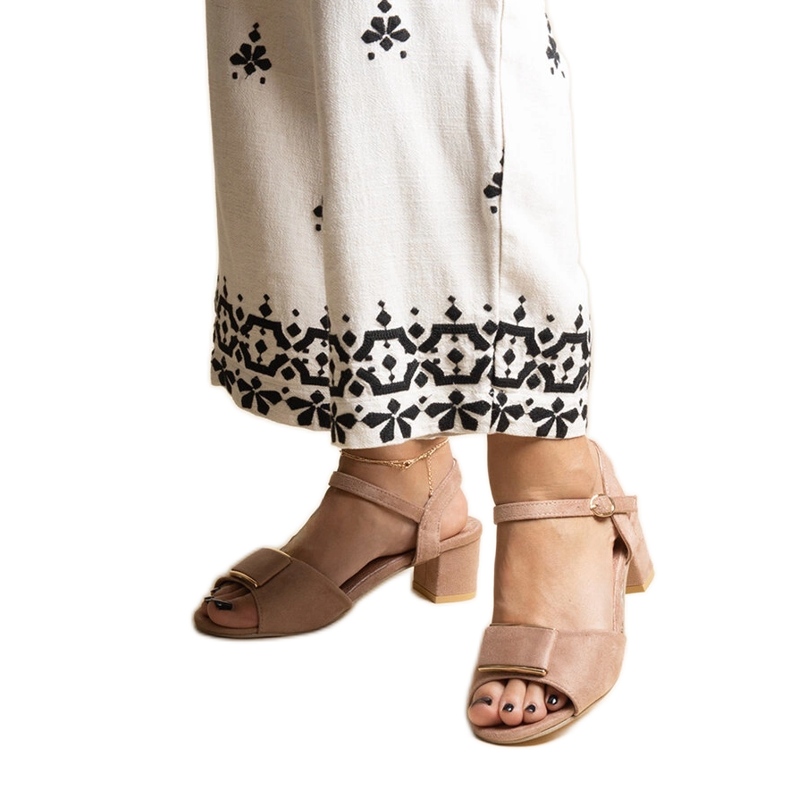Sandali con tacco basso beige scuro di Frederica