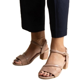 Sandali beige scuro con una combinazione di materiali Hambly