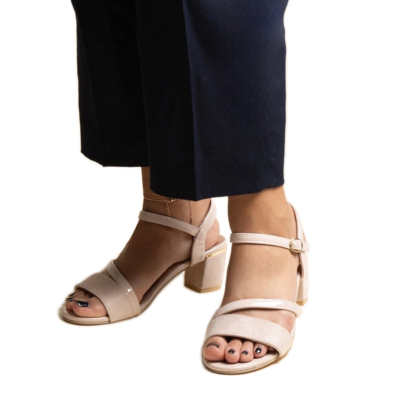 Sandali beige con una combinazione di materiali Hambly