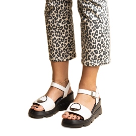 Sandali con zeppa bianchi realizzati in ecopelle Maddison bianco