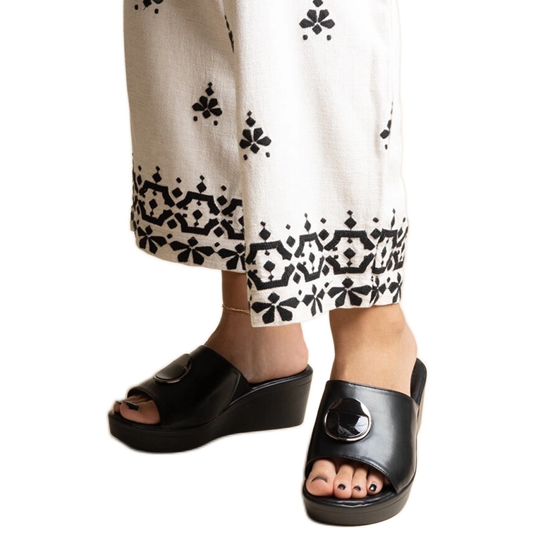 Sabot neri con zeppa con fibbia Keirenh nero