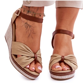 Sandali femminili per zeppe beige