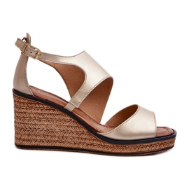 Sandali con zeppa in pelle da donna Maciejka 06657-25 Oro d'oro