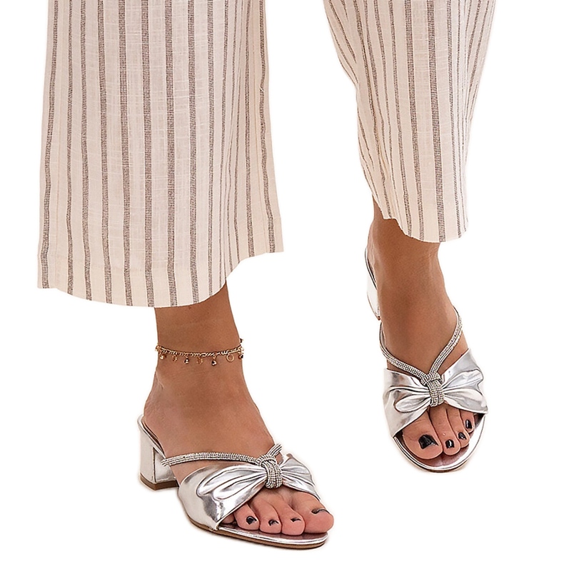 Mules con tacco alto decorati con zirconi Anbrani d'argento