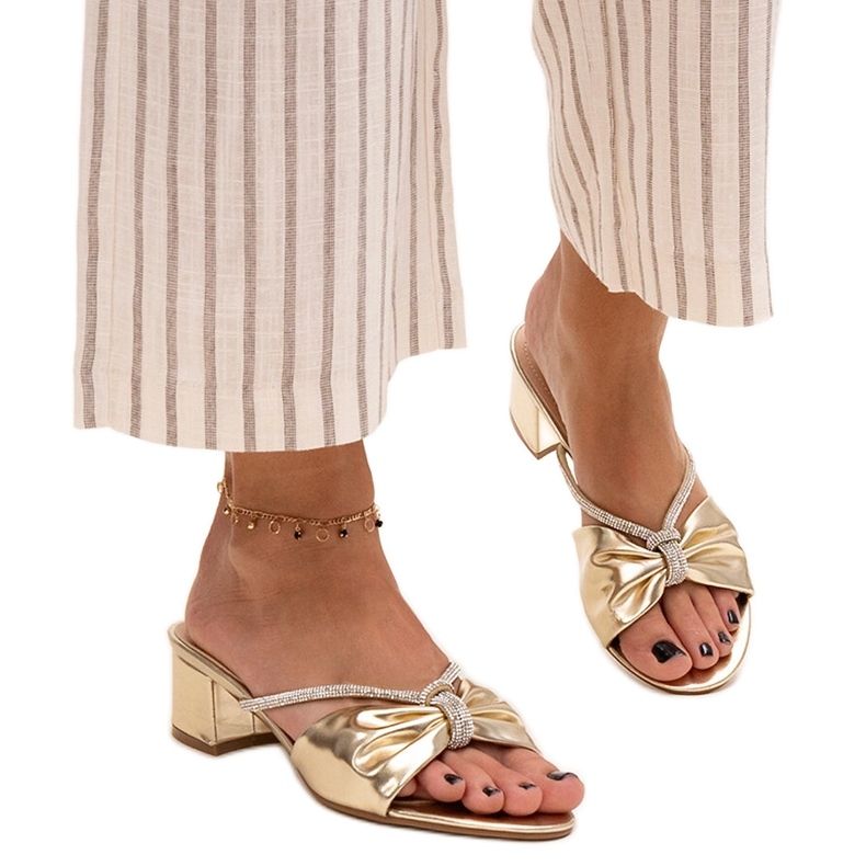 Mules con tacco alto decorati con zirconi Anbrani d'oro