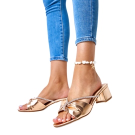 Mules con tacco alto decorati con zirconi Anbrani d'oro