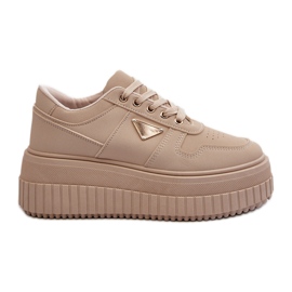 Sneakers da donna Chrisstin beige realizzate in ecopelle su una piattaforma massiccia