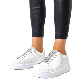 Sneakers bianche con accattivante decorazione Asmait bianca
