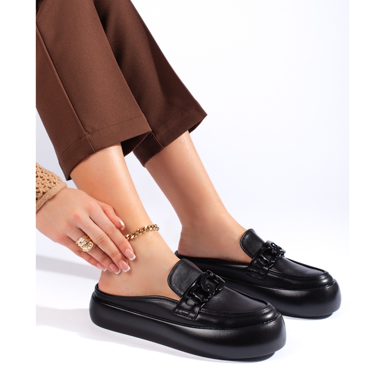 Infradito da donna nere chiuse ed eleganti nero