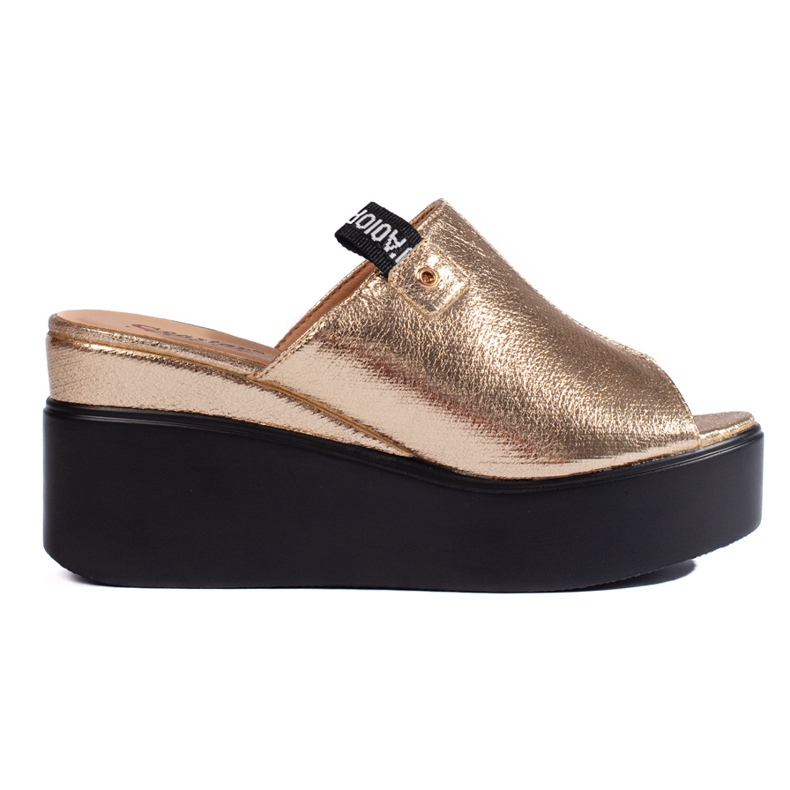 Sandali con zeppa color oro d'oro