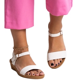 Sandali bianchi realizzati in ecopelle Makdaka bianco