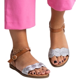 Sandali argento e marrone con accessori dorati Amja