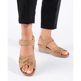 Sandali con zeppa da donna color cammello con velcro marrone