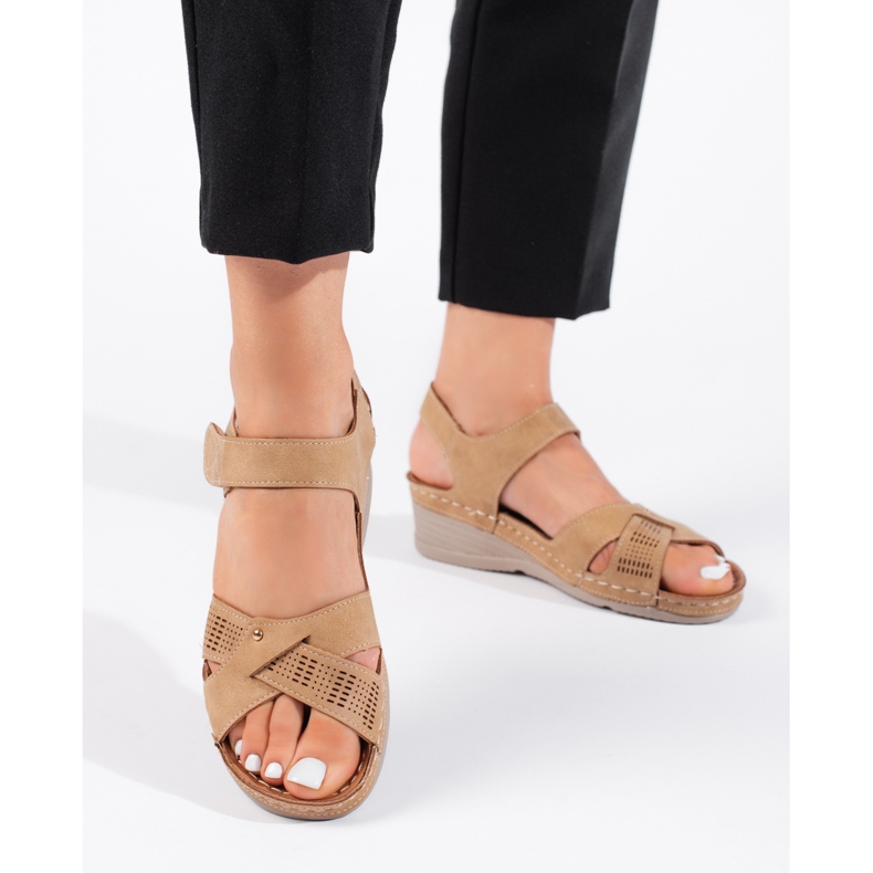 Sandali con zeppa da donna color cammello con velcro marrone