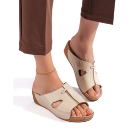 Comodi sandali beige con zeppa da donna