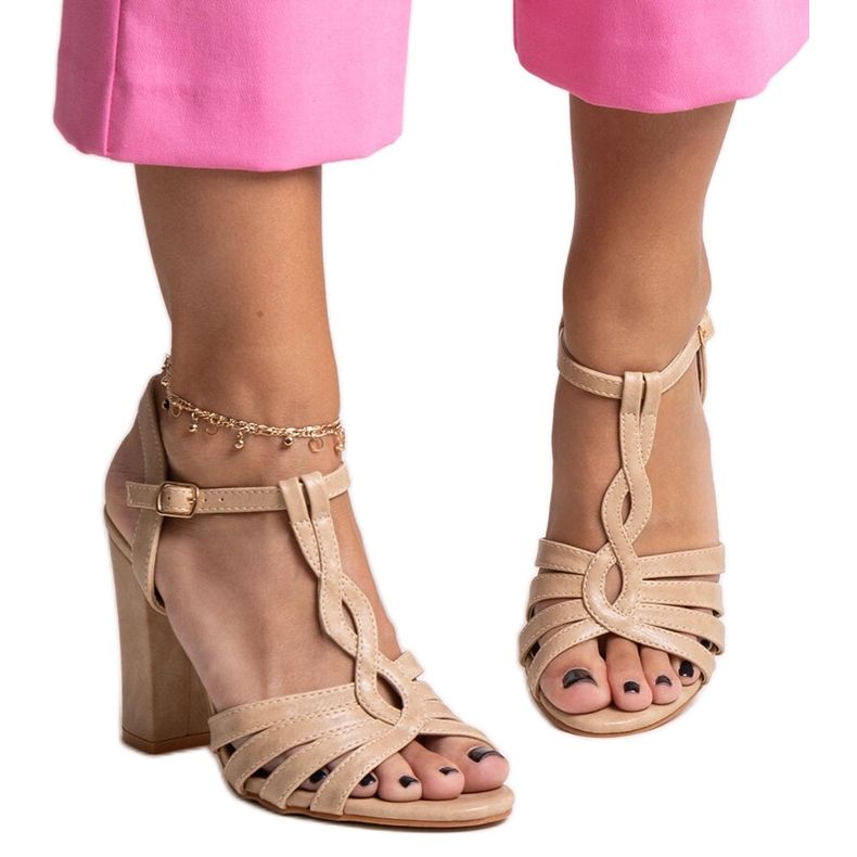 Sandali beige con tacco alto di Mikaii
