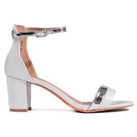 Eleganti sandali bianchi con tacco da donna bianca
