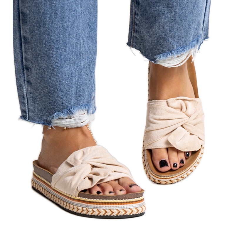 Pantofole beige massicce con suola decorativa Nibalie