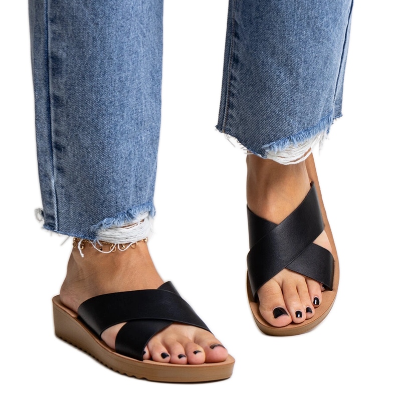 Sabot neri con zeppa realizzati in ecopelle Burtuka nero