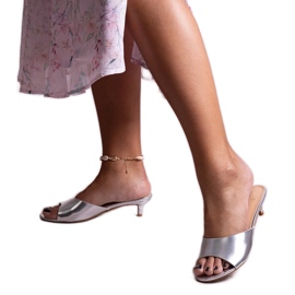 Infradito argento Maloua con tacco basso