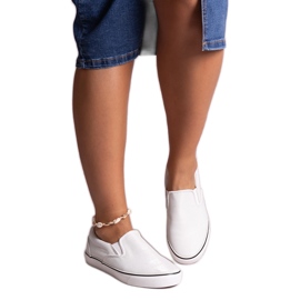 Le scarpe da ginnastica bianche lucide di Sheliana bianca