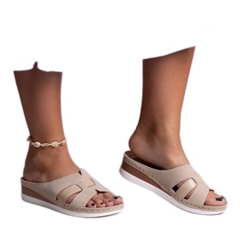 Ciabatte leggere beige con zeppa bassa di Mifsuda