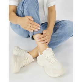 Sneaker beige con suola spessa