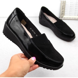 Comode scarpe slip-on da donna con elastico, nere T.Sokolski J23-323 nero