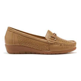 Mocassini traforati beige con zeppa bassa