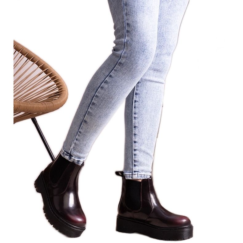 Stivali con plateau bordeaux di Lessaya rosso