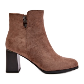 Stivali da donna isolati in ecopelle scamosciata con tacco alto, fissati con cerniera, Erillia marrone beige