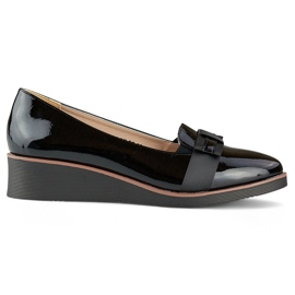 Scarpe da donna in vernice nera con zeppa bassa nero