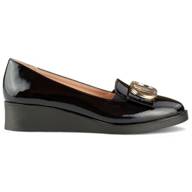 Scarpe eleganti in vernice nera con decorazione su zeppa bassa nero